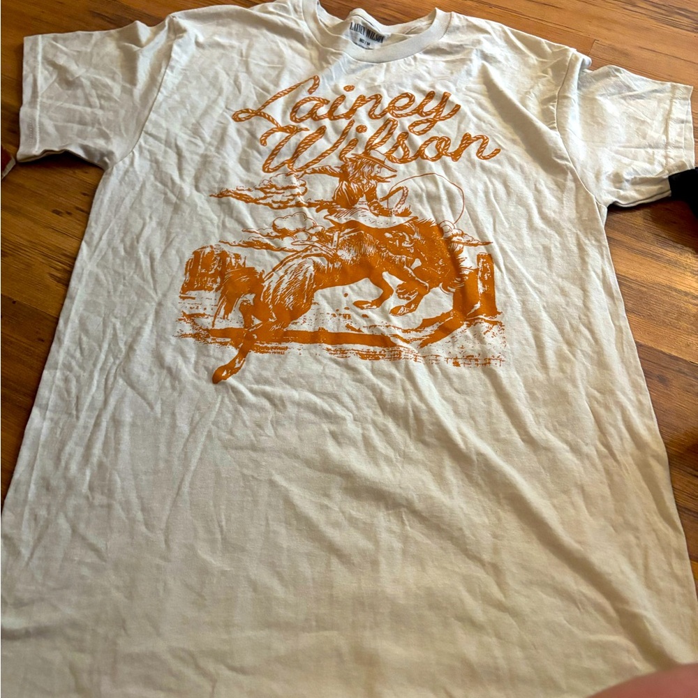 Lainey Wilson shirt
